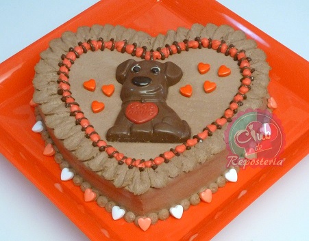 Corazón de Bizcochuelo Tres Leches de Chocolate por Rosa Quintero